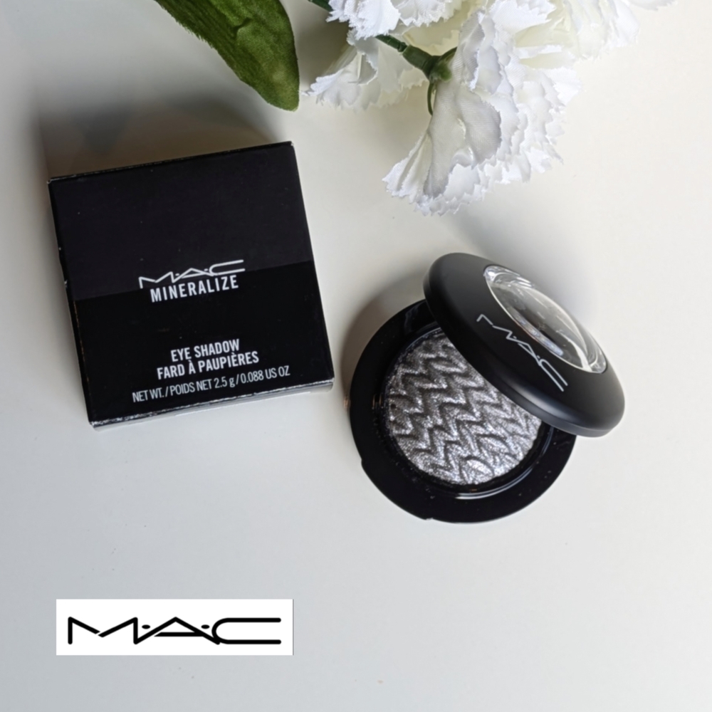 NEW MAC Uninhibited Mineralize Eye Shadow DUO -Shimmering Silver/Grey NIB RARE